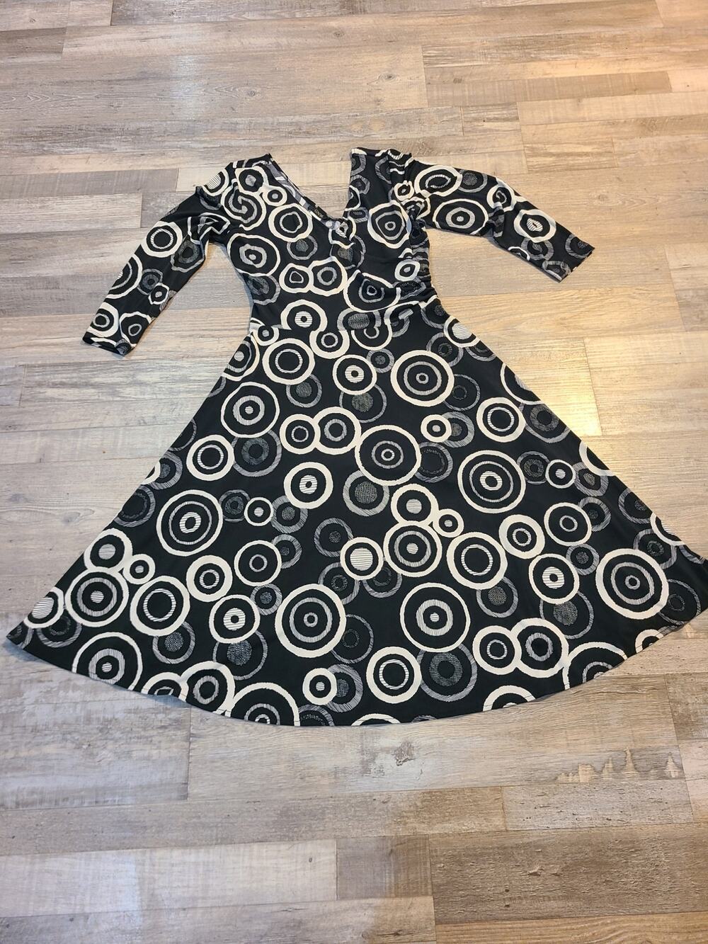GNW size 8 women's black and white midi fit and flare dress